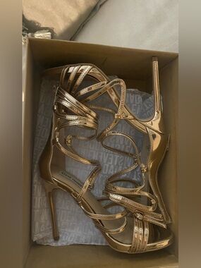 Steve Madden Metallic   Rose gold heels